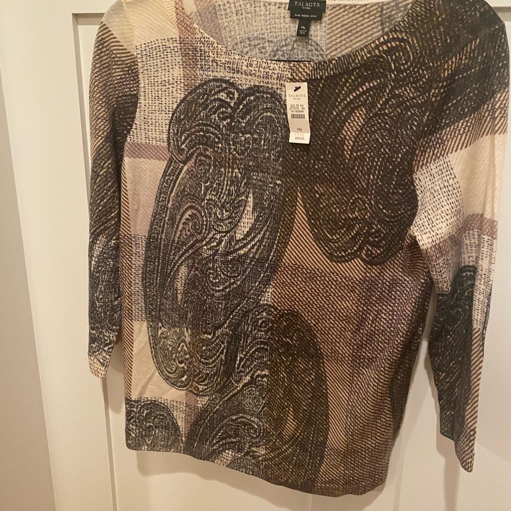 Sweater light weight never worn